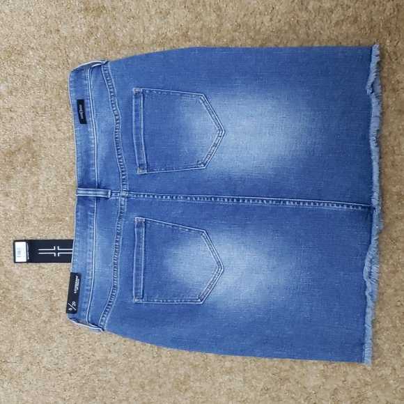 NWT Liverpool Blue Distressed Denim Skirt Size 8 - Picture 9 of 9